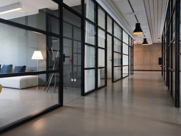 Commercial cleaning service for offices, retail stores and workspaces with discreet recurring and af
