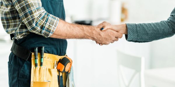 handyman and customer shaking hands. www.icanfixitgeorgia.com