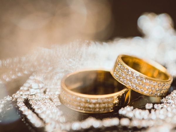 Married in London, wedding flowers, cab journey to wedding venue, happy couples, wedding rings Tours