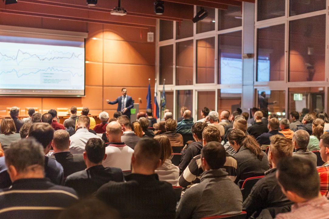 IT Team Training
Large room with people receiving a briefing.