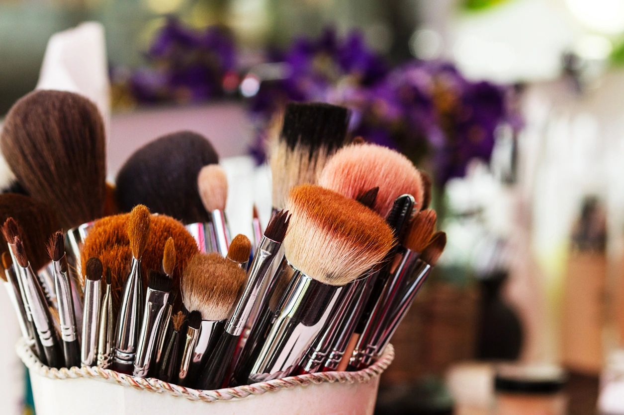HOW TO ORGANIZE YOUR MAKE-UP