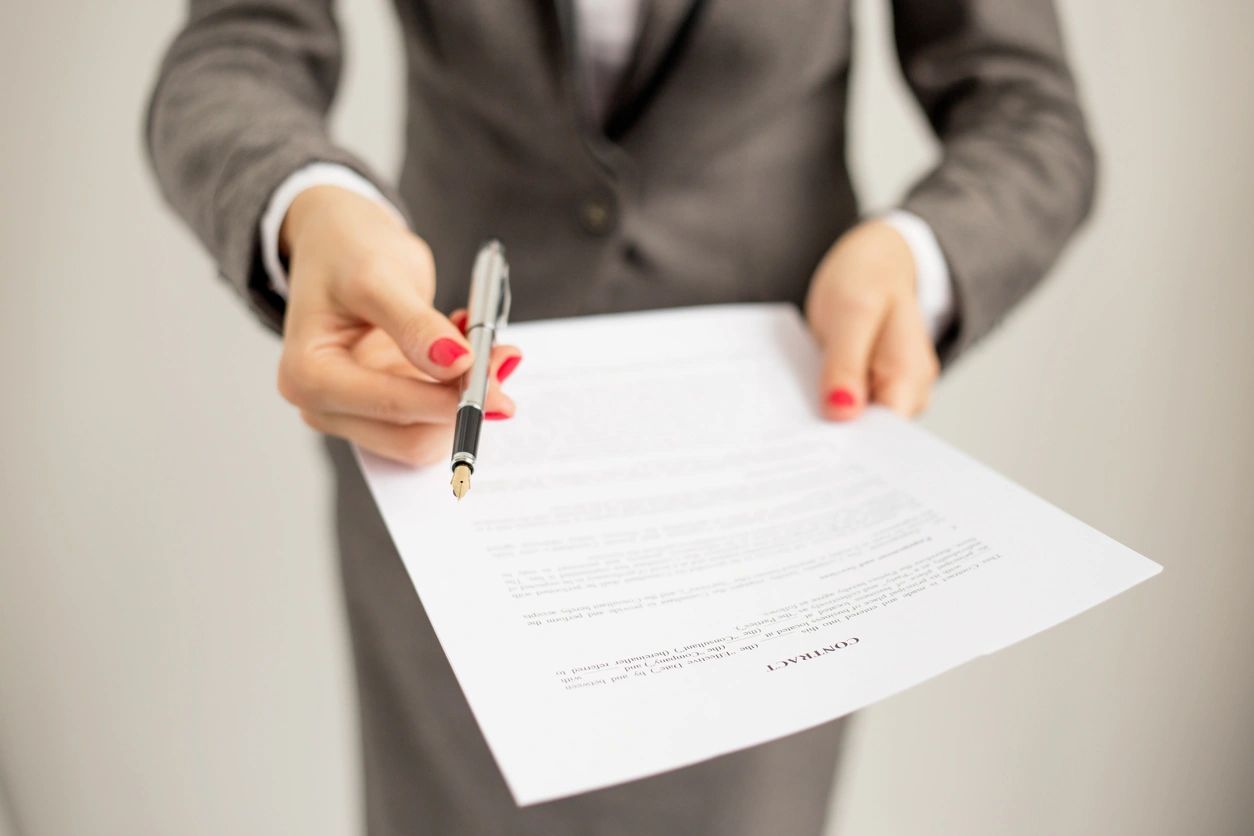 Notary documents signature business woman 