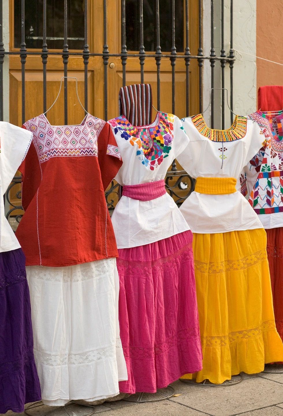 De los Latinos